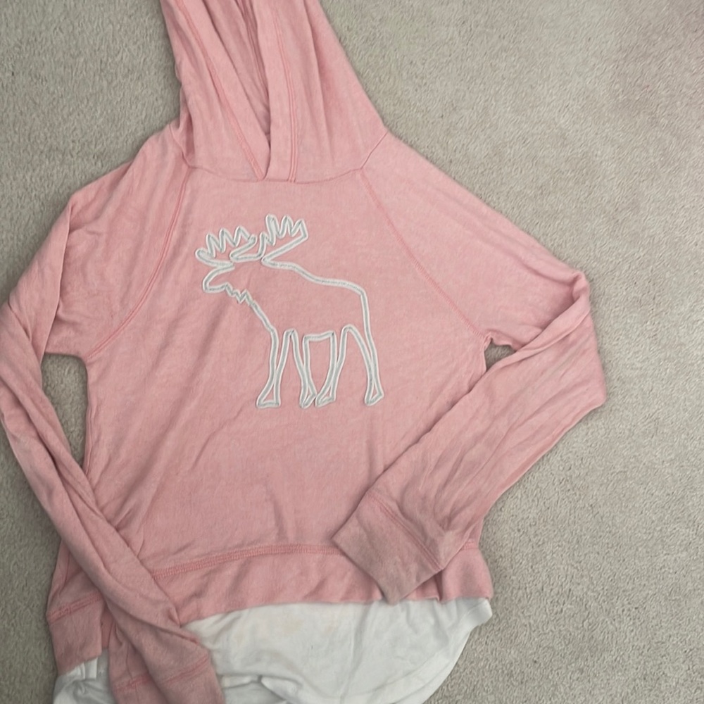 Abercrombie Kids pink long sleeve sweater! in size 11/12, used. with logo!